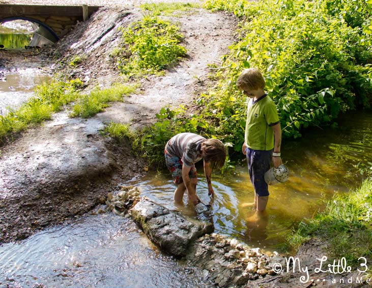 How to make a paper boat. Video tutorial by My Little 3 and Me