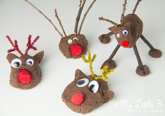 CHOCOLATE SCENTED REINDEER PLAY DOUGH is such a fun Christmas sensory play activity for kids. This no-cook play dough recipe is easy to make and so fun. Add eyes and red noses for an adorable reindeer craft session. #sensoryplay #christmas #sensory #playdough #playdoughrecipe #reindeer #reindeercraft #christmasactivities #christmasforkids #kidscraftroom