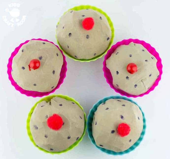 5 CURRANT BUN SONG RESOURCES - These easy to make fun play buns are great for bringing the nursery rhyme to life, early math skills and imaginative / dramatic play.