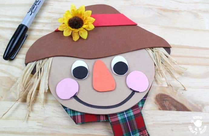 FOAM SCARECROW CRAFT - This cute foam scarecrow craft is great as a Fall craft or for harvest time and Thanksgiving. A free printable scarecrow template makes it super easy and fun to make.