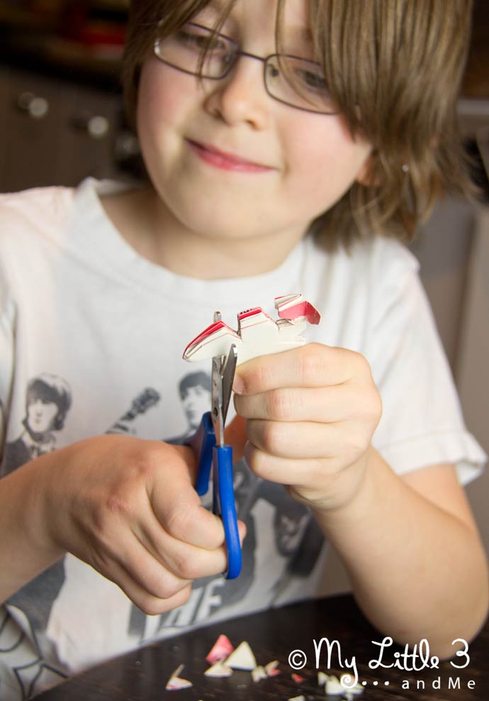 A simple Frosted Snowflake Craft for kids.