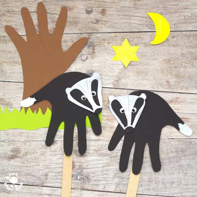 HANDPRINT BADGER PUPPETS are simple to make and a lot of fun. A handprint puppet craft to go with your favourite woodland animals story book or for imaginative play. #handprintcraft #forestcraft #woodlandcraft #puppetcraft #badger #kidscrafts #kidscraftroom #puppets