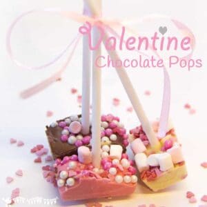 HOMEMADE CHOCOLATE POPSICLES are such a fun way for kids of all ages to get creative in the kitchen. Quick, easy and cheap to make these tasty treats are great for creative play dates or as little gifts for friends.