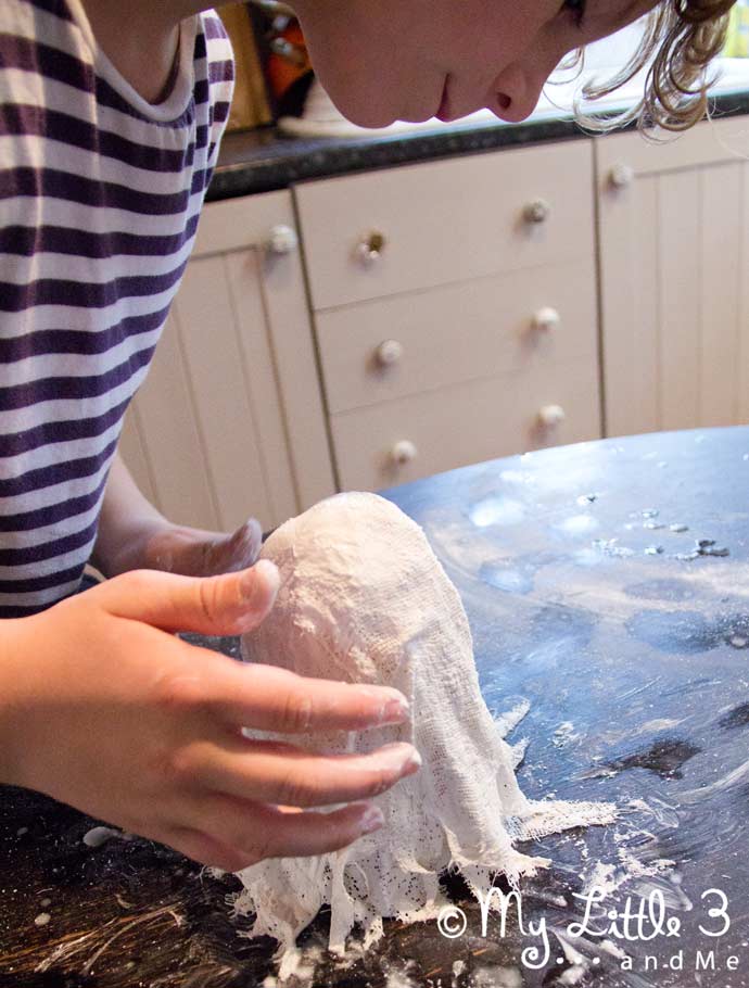 Make DIY Mod Roc Ghost Lights. A fun and different Halloween craft idea great for little and big kids.