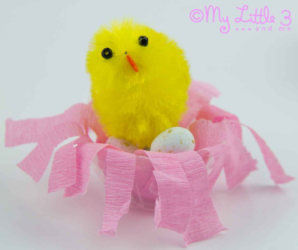 MINI EASTER BASKETS - these little Easter nests are the cutest! A fab recycled Easter craft for kids that can be used as gifts, table decorations or party favours. 