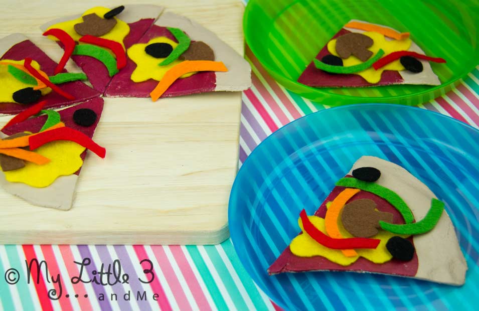 HOMEMADE PIZZA PLAY SET Your kids will enjoy hours of imaginative play and learning with this easy to make and very realistic pizza play food set