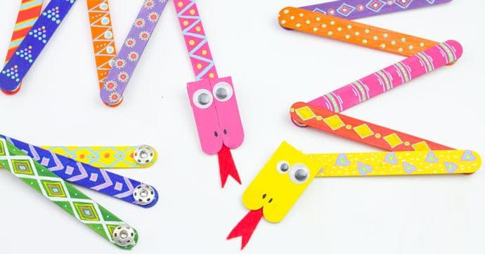 SNAKE CRAFT: This Mix 'N Match Articulated Snake Craft is such fun and twists, turns and slithers like a real one! With bright and colourful interchangeable body parts kids can make a unique snake toy every time they play! #snakecrafts #snakes #popsiclesticks #kidscrafts #kidscraft #kidcrafts #ECE #kidcraft #kidscrafts101 #craftideas #craftsforkids #funforkids #preschool #preK #earlyyears #letsgetcrafty #kidscreate #creativekids #craftykids #kidsactivities #activitiesforkids