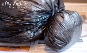 Make GIANT spider decoration for Halloween. Super cute and recycled too! From My Little 3 and Me.