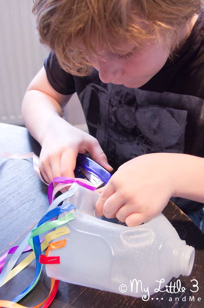Make your own windsocks. A fun and colourful craft to inspire physical movement and self expression.
