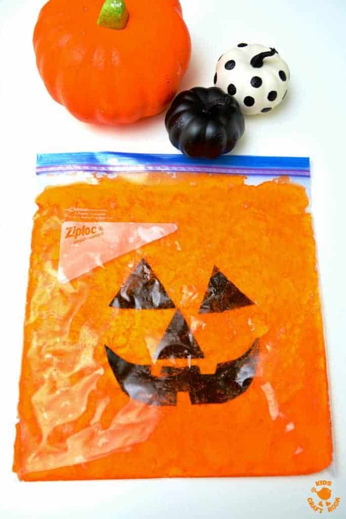 Make-A-Face Jack O'Lantern Sensory Play Bag - a fun mess free Halloween and Autumn sensory play idea kids will love. A great way to engage the senses and help kids learn and play. Squash and squish the sensory bag to move the Jack O'Lantern's face pieces around. Can you get everything in the right place? Can you make him look silly? Can you turn his face up-side-down? Sensory play ideas are such fun!