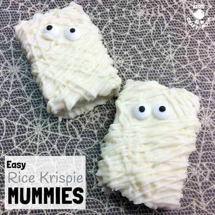 RICE KRISPIE MUMMIES - easy Halloween treats you can make with the kids in minutes! Halloween Mummy Treats are spooky, fun and delicious, such an easy Halloween food idea.