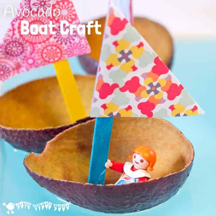 Kids can have fun with this cute avocado boat craft. Perfect for imaginative play where small world play figures can sail around the wading pool or bath.