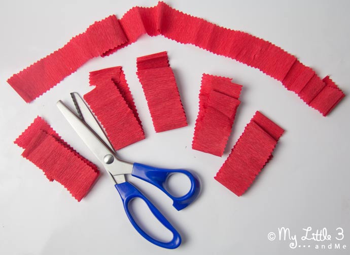 Love simple Christmas kids crafts? Here's a Fun Festive Wind Sock. So wrap up warm and get your little ones outside for a good run-a-round. (mylittle3andme.co.uk)