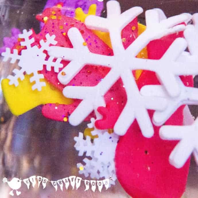 WINTER SENSORY BOTTLES - seasonal sensory play for kids.